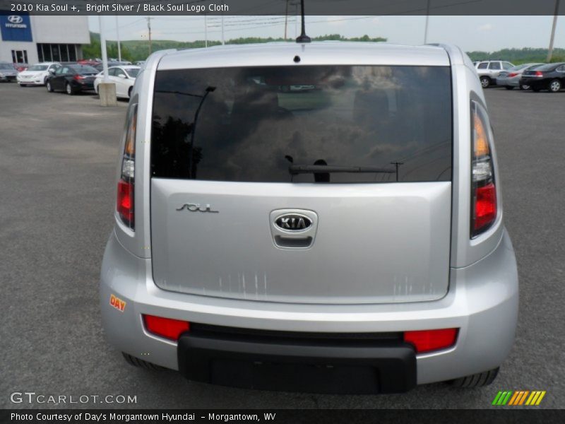 Bright Silver / Black Soul Logo Cloth 2010 Kia Soul +