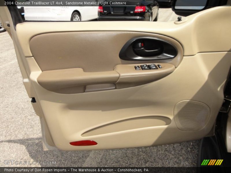 Sandstone Metallic / Light Cashmere 2004 Chevrolet TrailBlazer LT 4x4