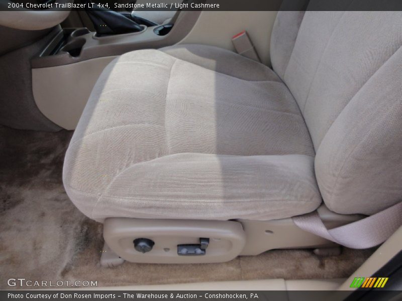 Sandstone Metallic / Light Cashmere 2004 Chevrolet TrailBlazer LT 4x4
