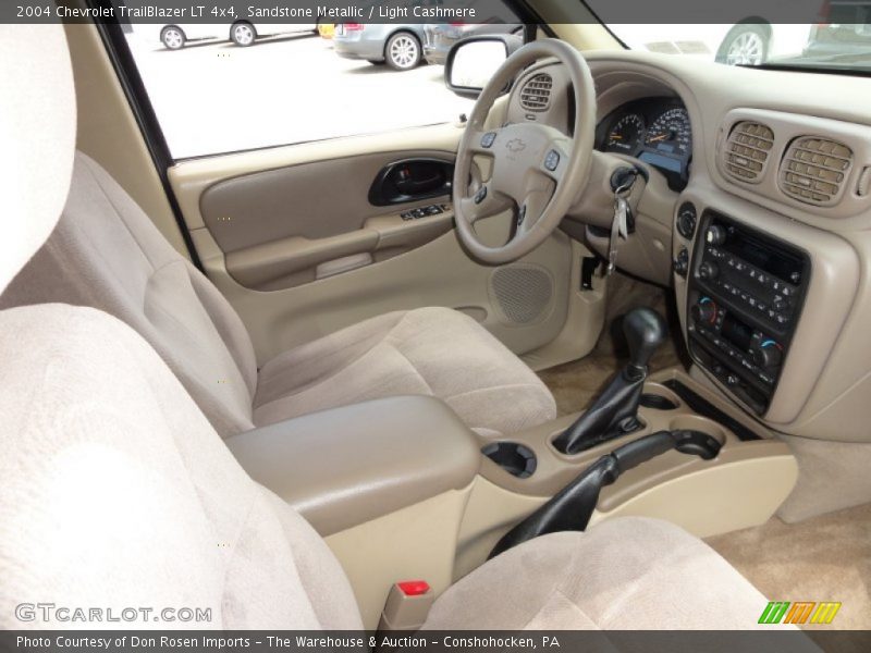 Sandstone Metallic / Light Cashmere 2004 Chevrolet TrailBlazer LT 4x4