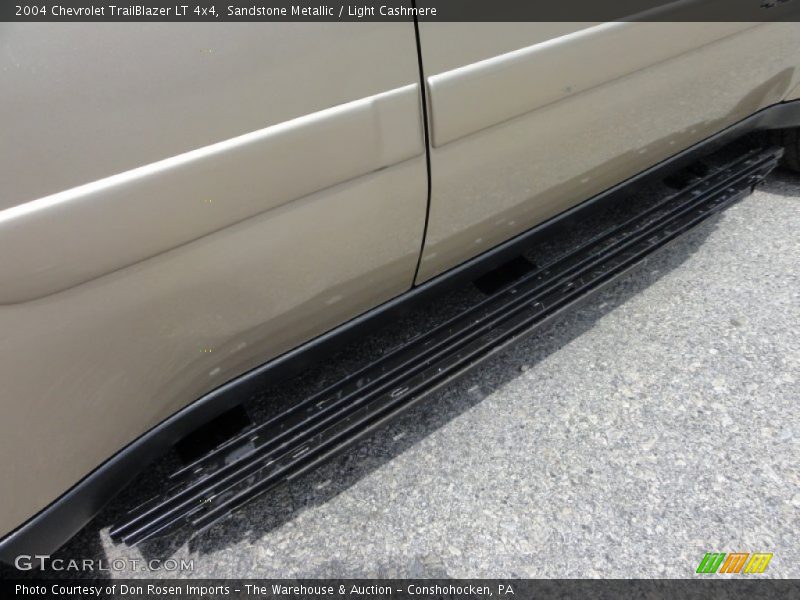 Sandstone Metallic / Light Cashmere 2004 Chevrolet TrailBlazer LT 4x4