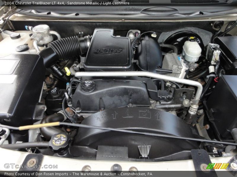 Sandstone Metallic / Light Cashmere 2004 Chevrolet TrailBlazer LT 4x4