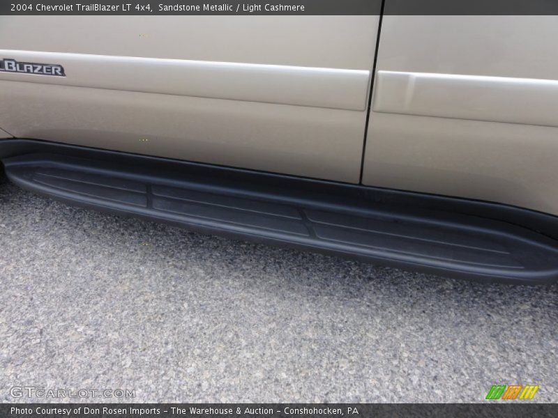 Sandstone Metallic / Light Cashmere 2004 Chevrolet TrailBlazer LT 4x4