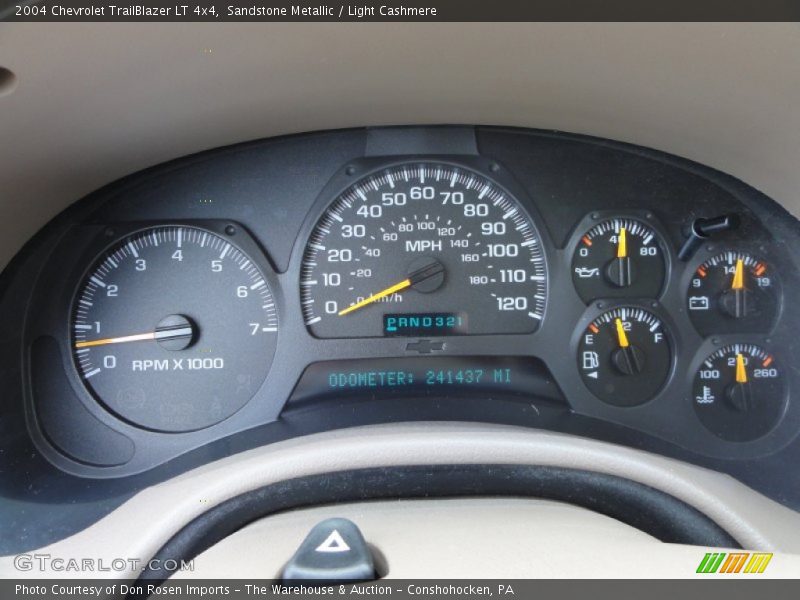 Sandstone Metallic / Light Cashmere 2004 Chevrolet TrailBlazer LT 4x4