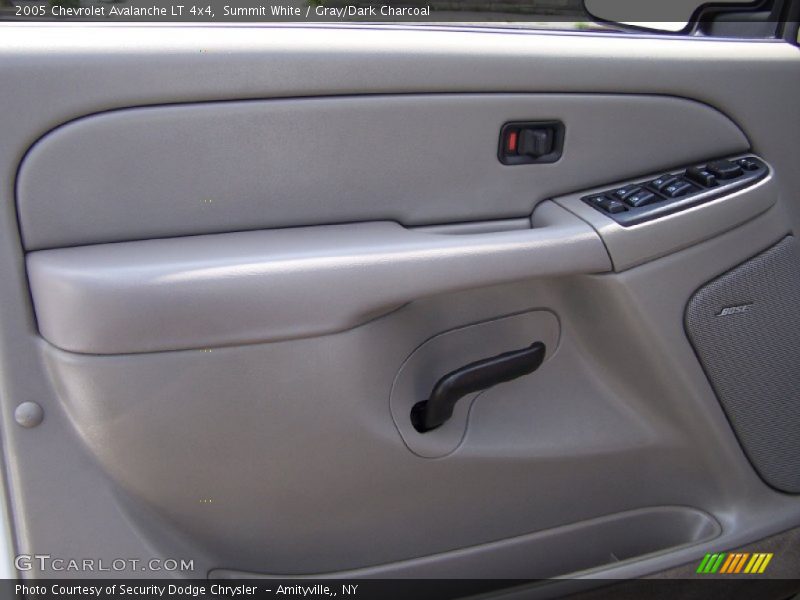 Summit White / Gray/Dark Charcoal 2005 Chevrolet Avalanche LT 4x4