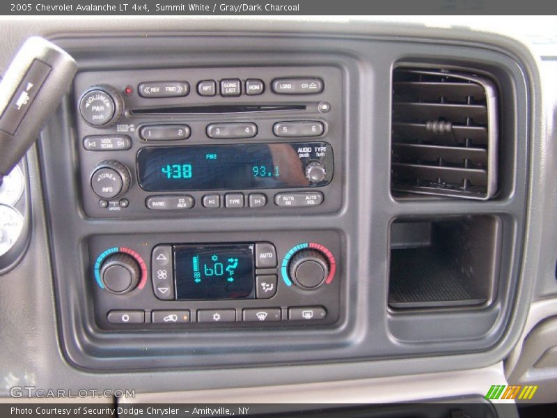 Summit White / Gray/Dark Charcoal 2005 Chevrolet Avalanche LT 4x4