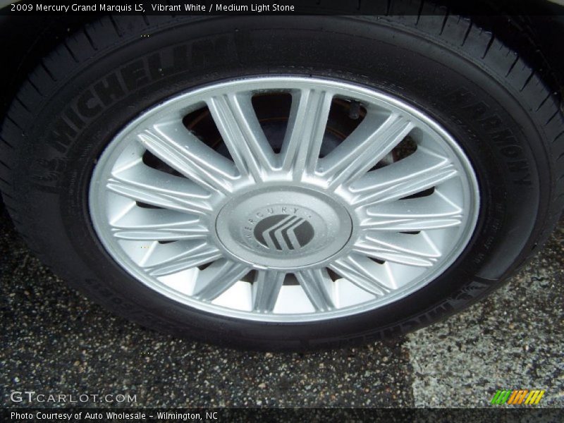 Vibrant White / Medium Light Stone 2009 Mercury Grand Marquis LS