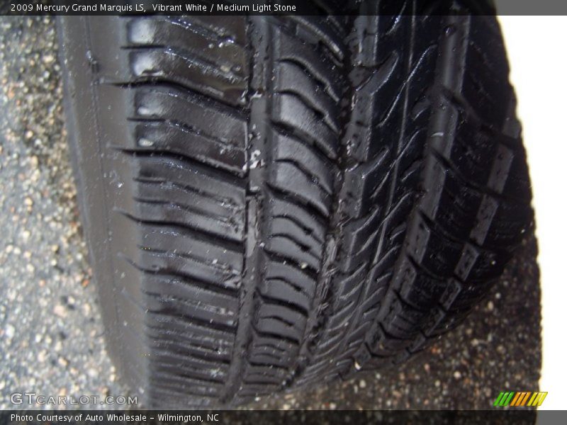 Vibrant White / Medium Light Stone 2009 Mercury Grand Marquis LS