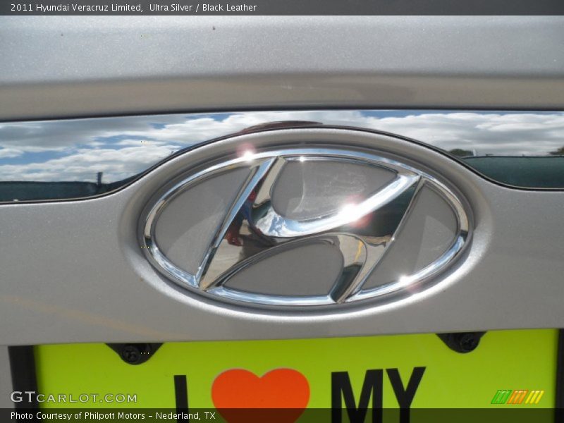 Ultra Silver / Black Leather 2011 Hyundai Veracruz Limited