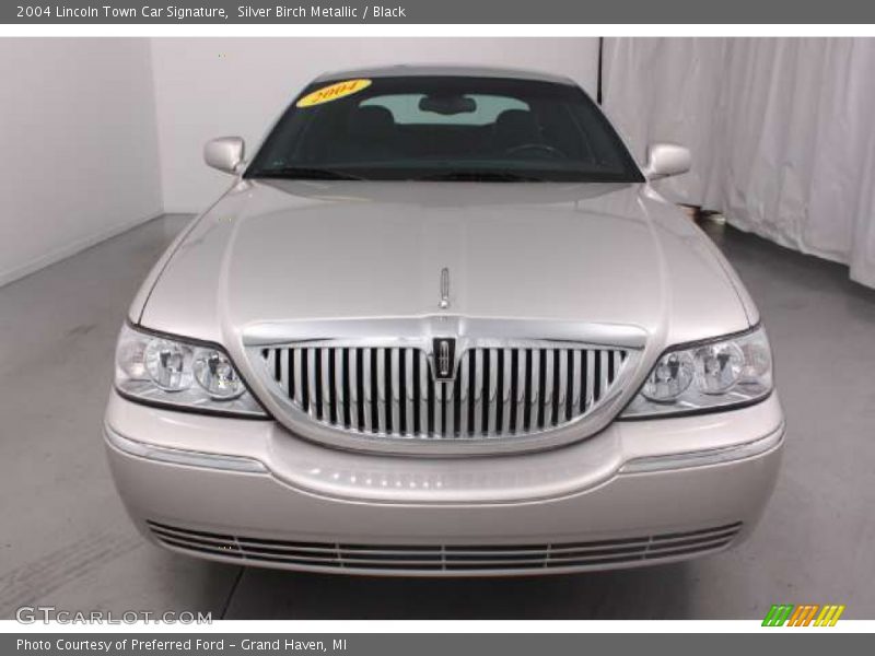 Silver Birch Metallic / Black 2004 Lincoln Town Car Signature
