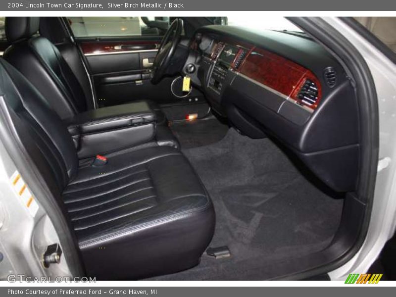 Silver Birch Metallic / Black 2004 Lincoln Town Car Signature