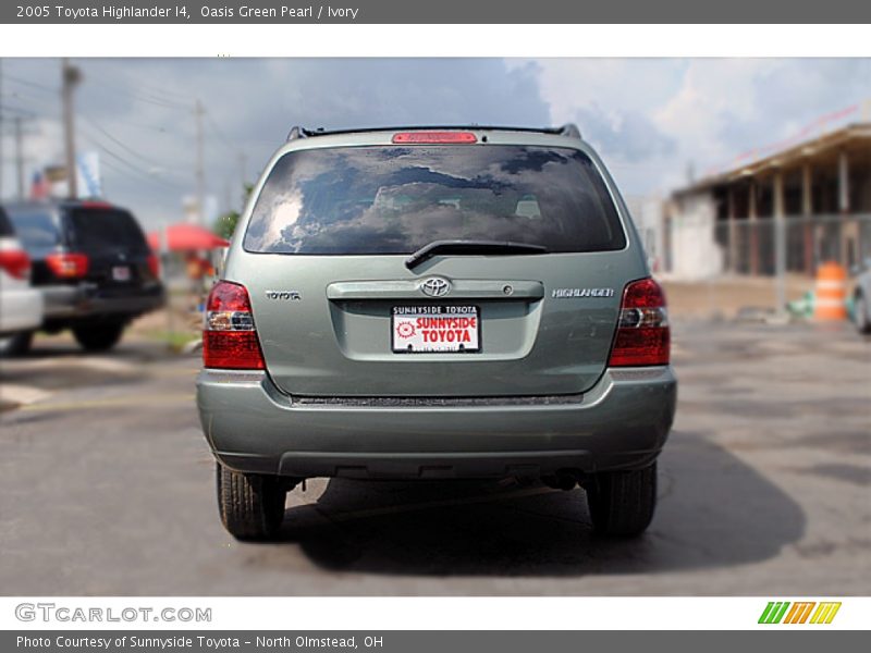Oasis Green Pearl / Ivory 2005 Toyota Highlander I4