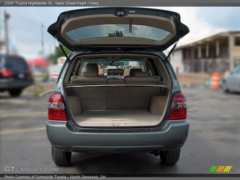 Oasis Green Pearl / Ivory 2005 Toyota Highlander I4