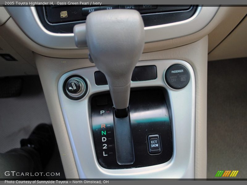 Oasis Green Pearl / Ivory 2005 Toyota Highlander I4