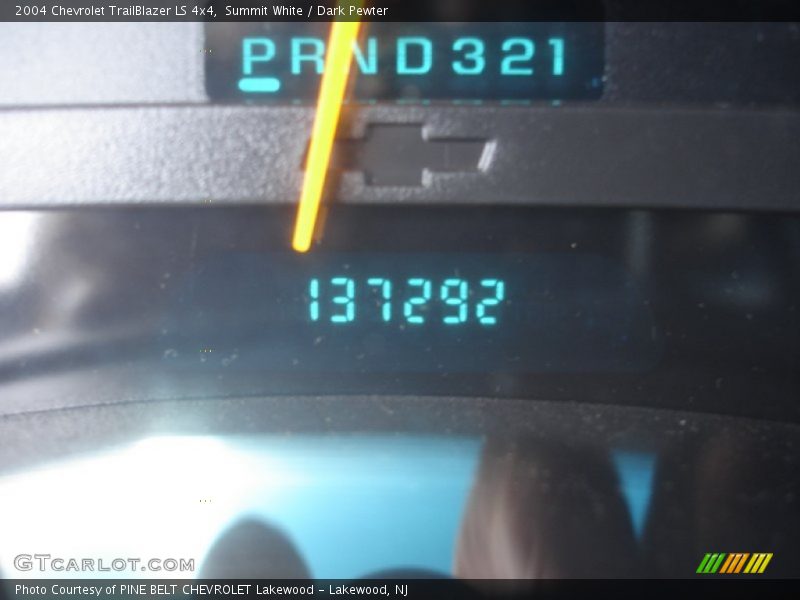 Summit White / Dark Pewter 2004 Chevrolet TrailBlazer LS 4x4