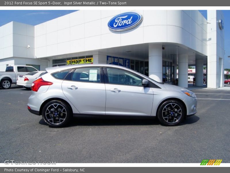 Ingot Silver Metallic / Two-Tone Sport 2012 Ford Focus SE Sport 5-Door