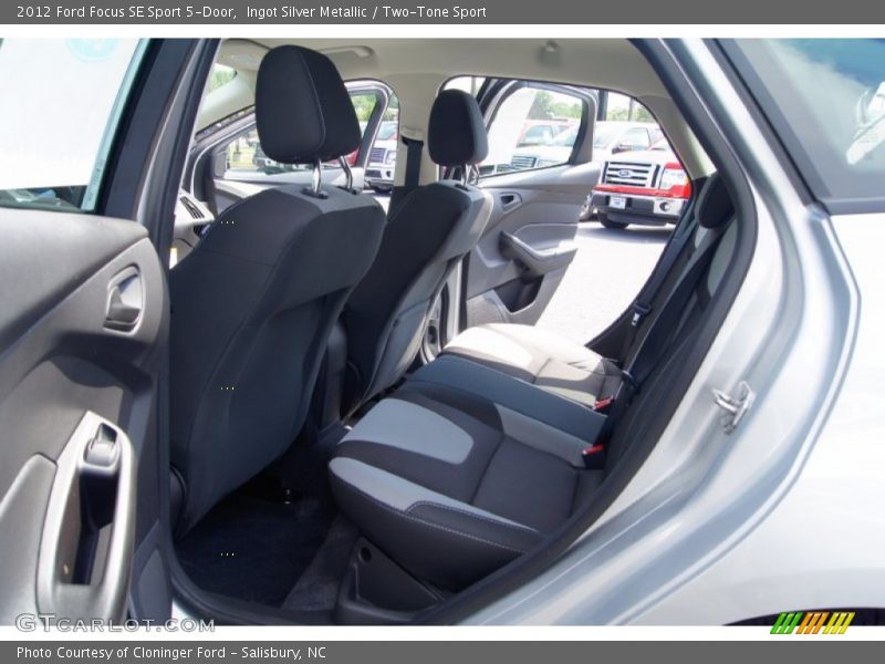 Ingot Silver Metallic / Two-Tone Sport 2012 Ford Focus SE Sport 5-Door