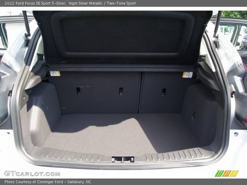 Ingot Silver Metallic / Two-Tone Sport 2012 Ford Focus SE Sport 5-Door