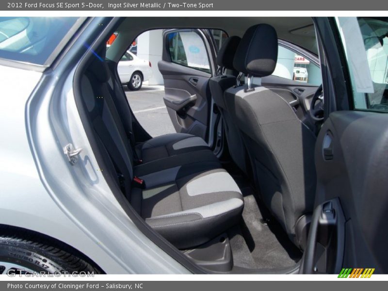 Ingot Silver Metallic / Two-Tone Sport 2012 Ford Focus SE Sport 5-Door