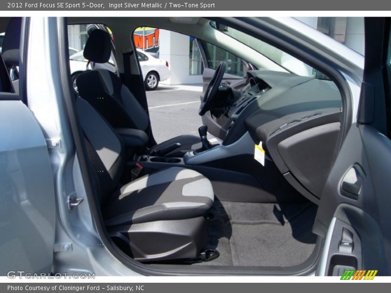  2012 Focus SE Sport 5-Door Two-Tone Sport Interior