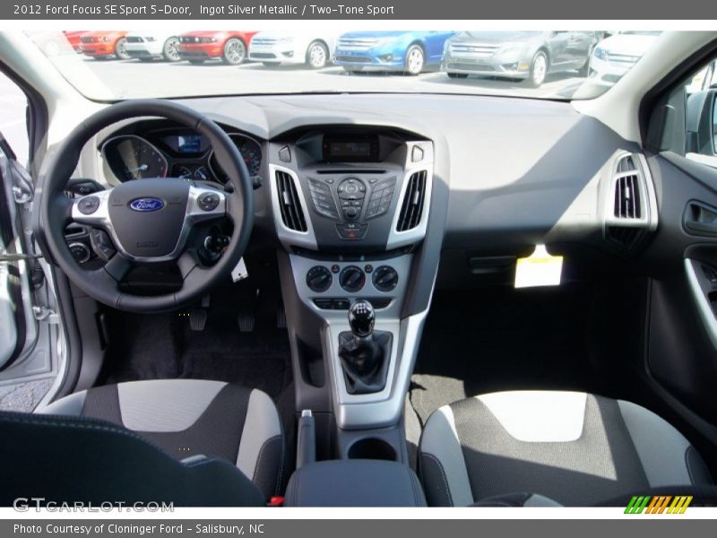 Ingot Silver Metallic / Two-Tone Sport 2012 Ford Focus SE Sport 5-Door