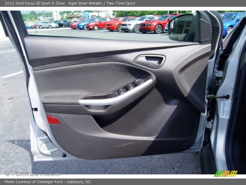 Ingot Silver Metallic / Two-Tone Sport 2012 Ford Focus SE Sport 5-Door