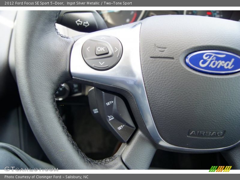 Ingot Silver Metallic / Two-Tone Sport 2012 Ford Focus SE Sport 5-Door