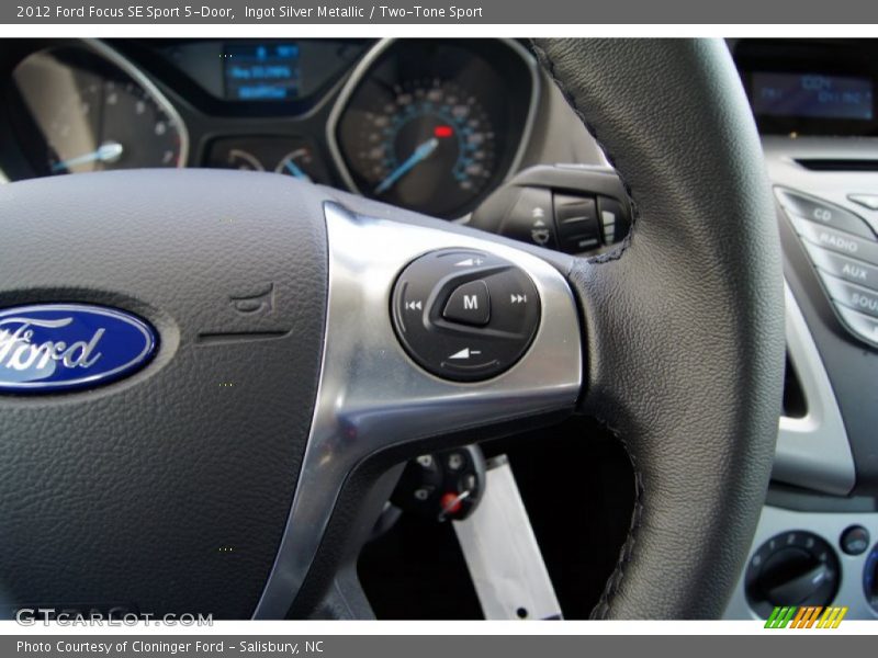 Ingot Silver Metallic / Two-Tone Sport 2012 Ford Focus SE Sport 5-Door
