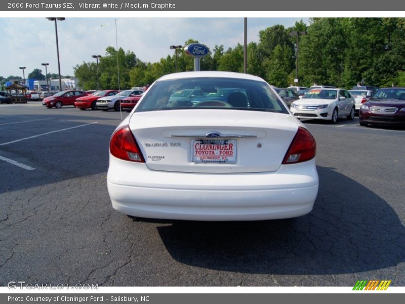 Vibrant White / Medium Graphite 2000 Ford Taurus SES
