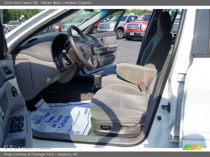 Vibrant White / Medium Graphite 2000 Ford Taurus SES