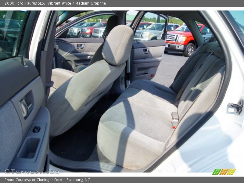Vibrant White / Medium Graphite 2000 Ford Taurus SES