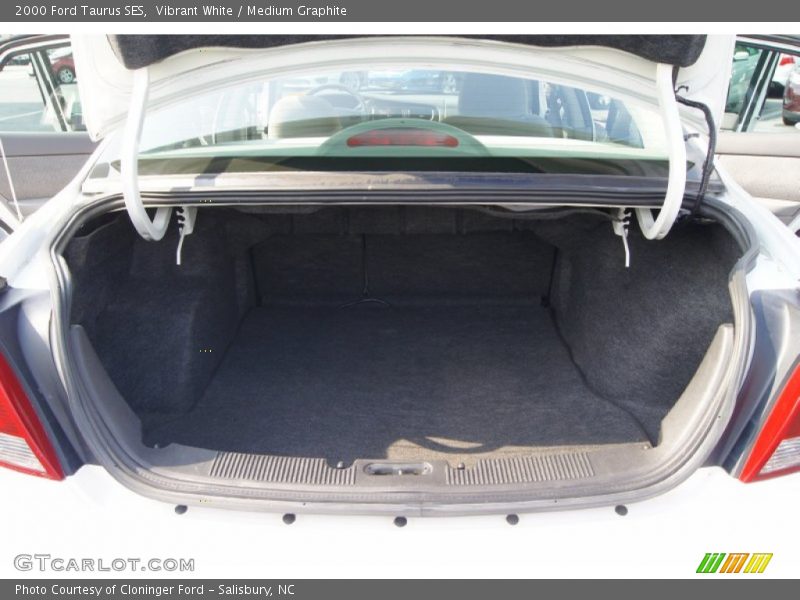 Vibrant White / Medium Graphite 2000 Ford Taurus SES