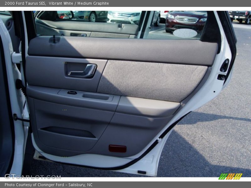 Vibrant White / Medium Graphite 2000 Ford Taurus SES