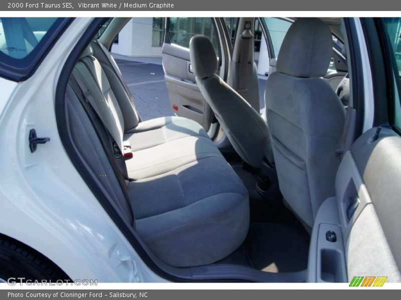 Vibrant White / Medium Graphite 2000 Ford Taurus SES