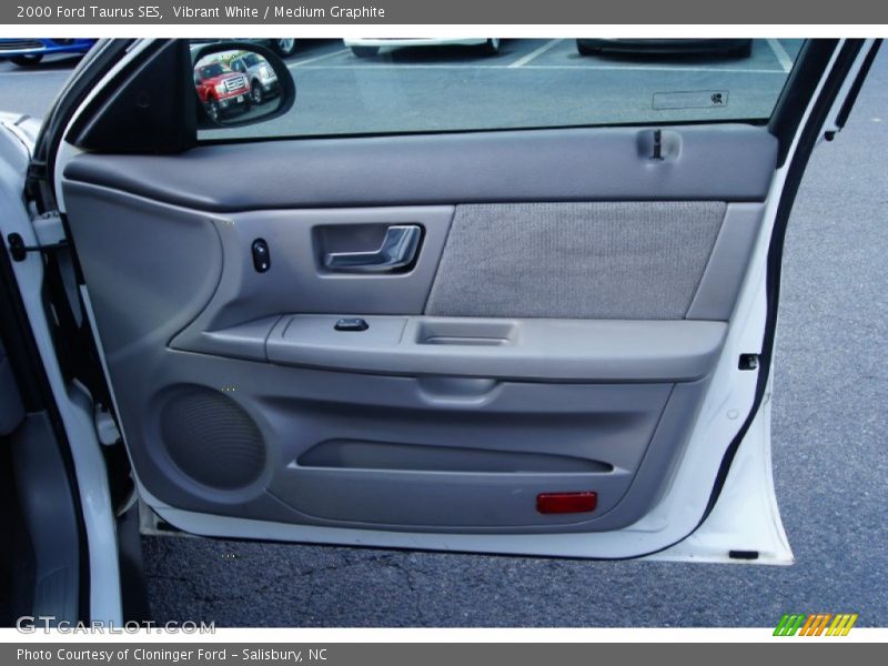 Vibrant White / Medium Graphite 2000 Ford Taurus SES