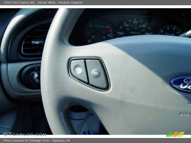 Vibrant White / Medium Graphite 2000 Ford Taurus SES