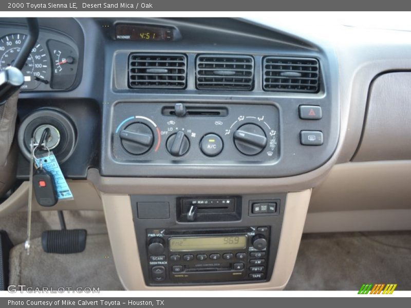 Desert Sand Mica / Oak 2000 Toyota Sienna LE
