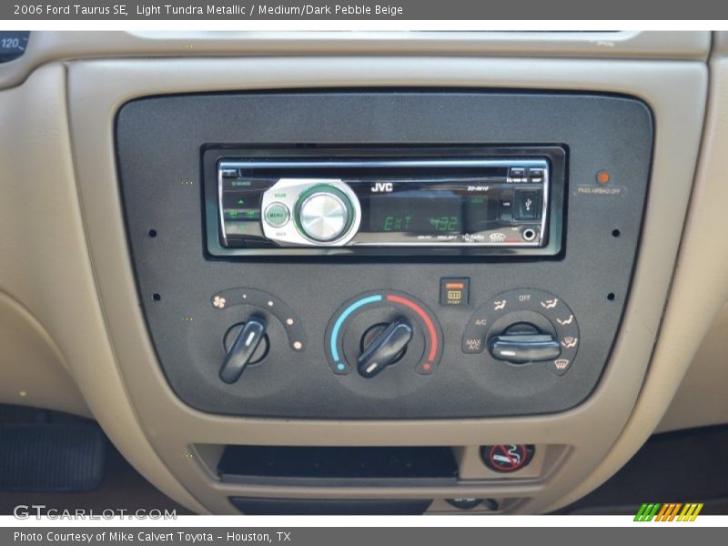 Light Tundra Metallic / Medium/Dark Pebble Beige 2006 Ford Taurus SE