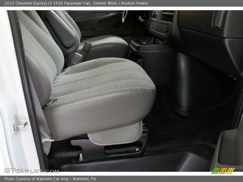Summit White / Medium Pewter 2010 Chevrolet Express LS 3500 Passenger Van