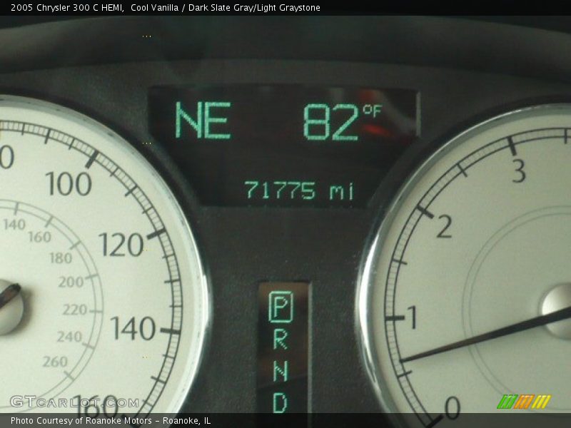 Cool Vanilla / Dark Slate Gray/Light Graystone 2005 Chrysler 300 C HEMI