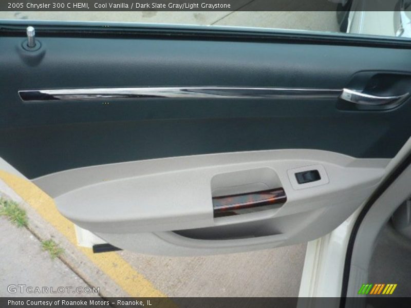 Cool Vanilla / Dark Slate Gray/Light Graystone 2005 Chrysler 300 C HEMI