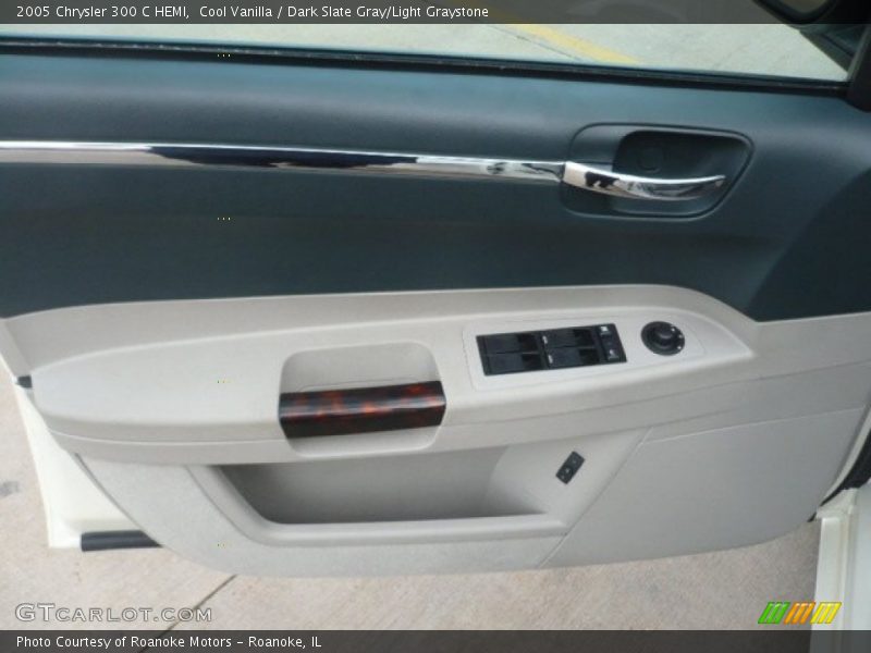 Cool Vanilla / Dark Slate Gray/Light Graystone 2005 Chrysler 300 C HEMI