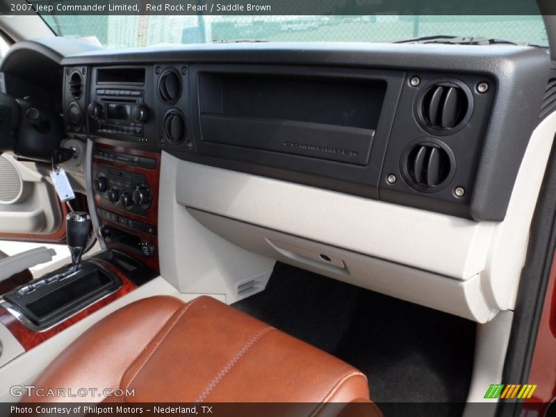 Dashboard of 2007 Commander Limited