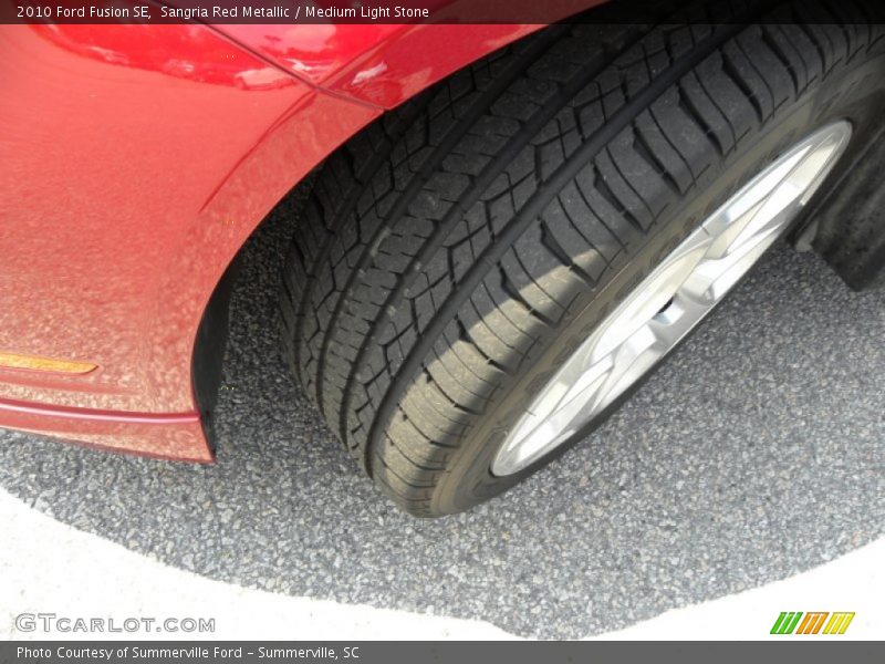 Sangria Red Metallic / Medium Light Stone 2010 Ford Fusion SE