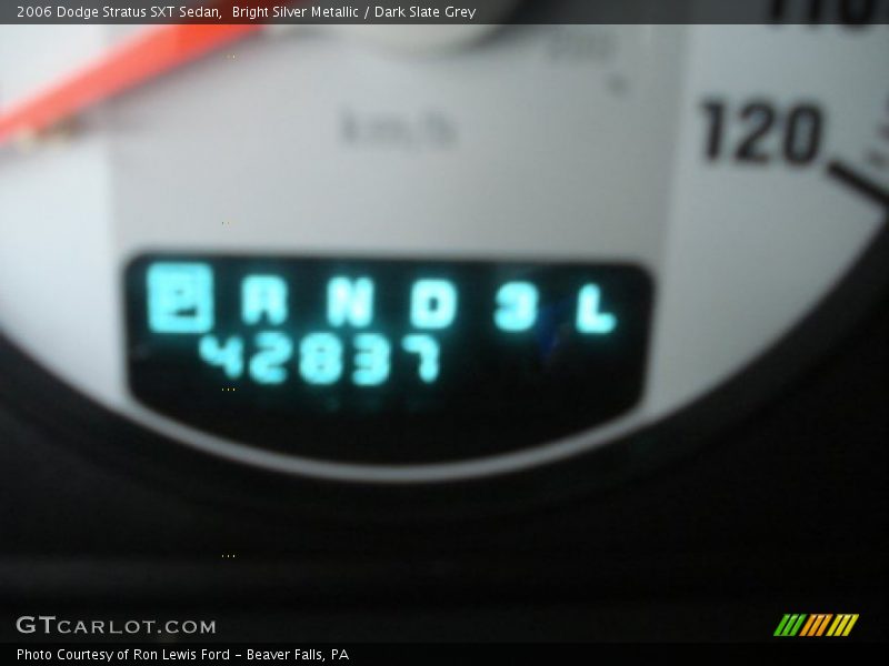 Bright Silver Metallic / Dark Slate Grey 2006 Dodge Stratus SXT Sedan