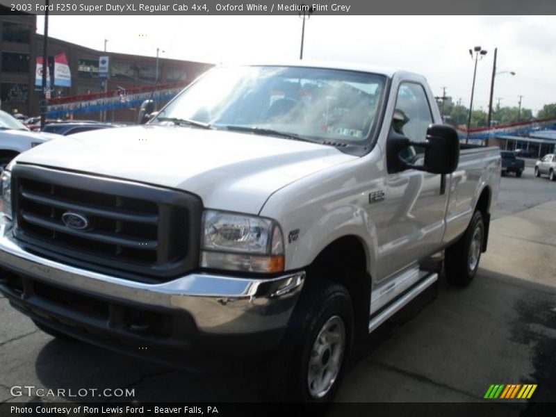 Oxford White / Medium Flint Grey 2003 Ford F250 Super Duty XL Regular Cab 4x4