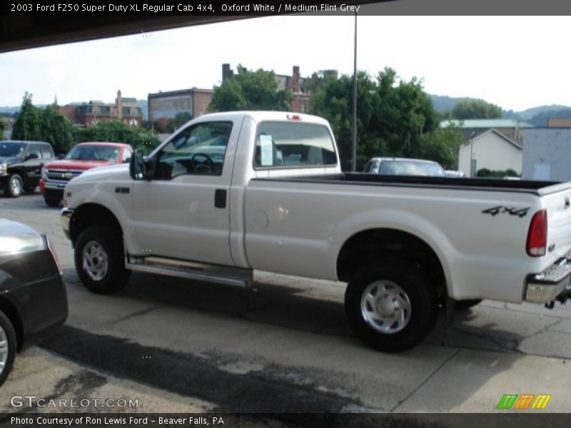 Oxford White / Medium Flint Grey 2003 Ford F250 Super Duty XL Regular Cab 4x4