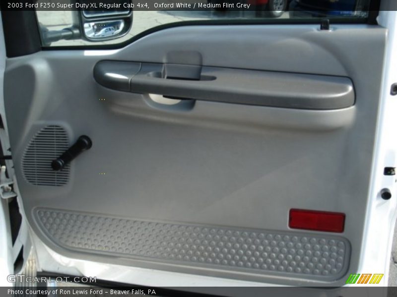 Oxford White / Medium Flint Grey 2003 Ford F250 Super Duty XL Regular Cab 4x4