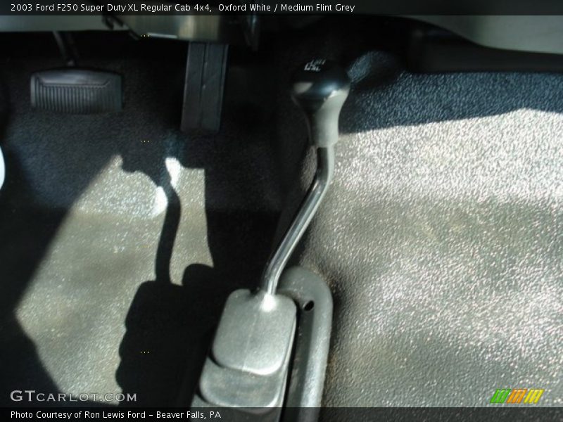 Oxford White / Medium Flint Grey 2003 Ford F250 Super Duty XL Regular Cab 4x4