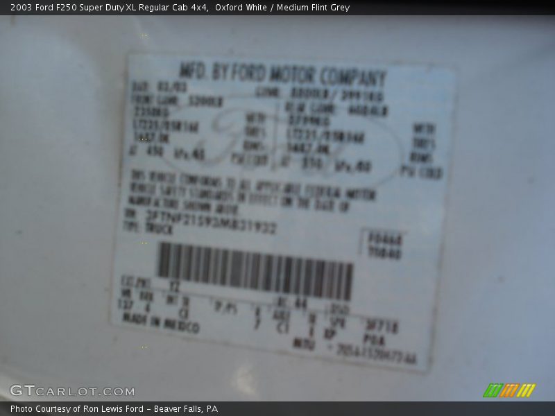 Oxford White / Medium Flint Grey 2003 Ford F250 Super Duty XL Regular Cab 4x4